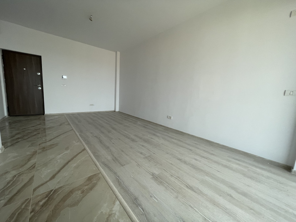 Apartament cu 3 camere, 2 bai, curte proprie, Zona ESO