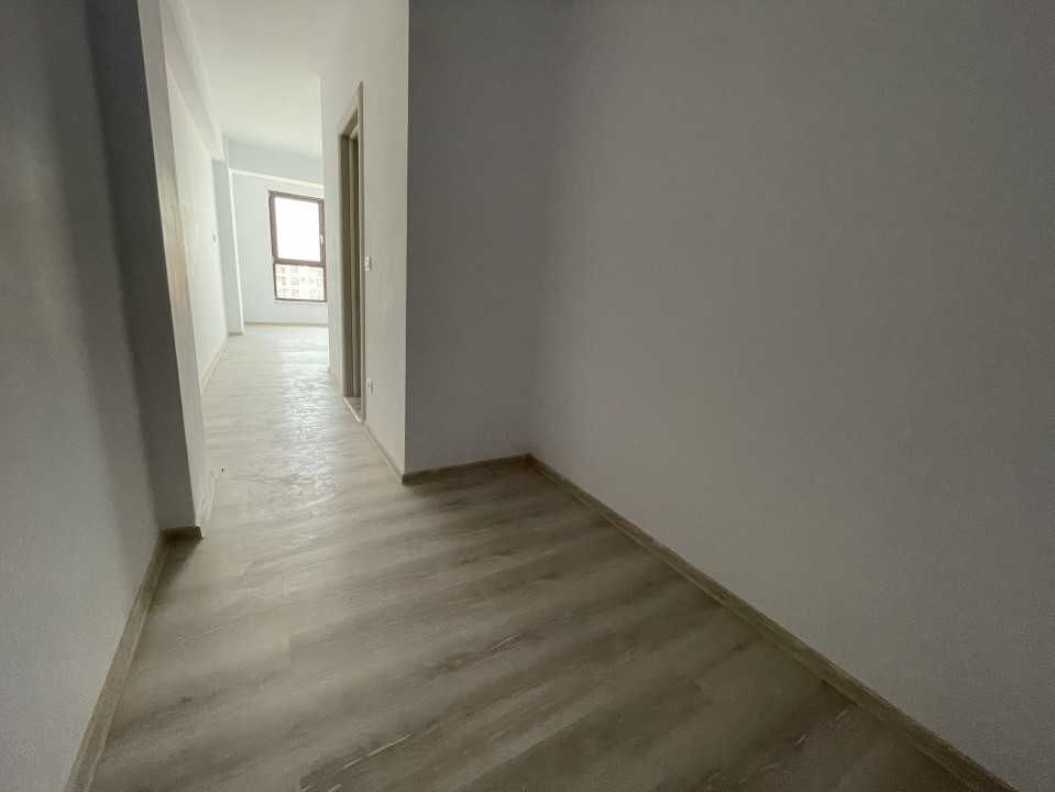 Apartament cu 3 camere, 2 bai, curte proprie, Zona ESO