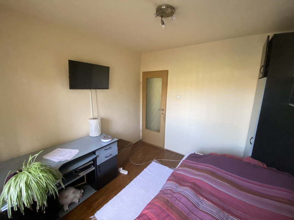 DE VANZARE: APARTAMENT 2 CAMERE, DECOMANDAT, LIPOVEI