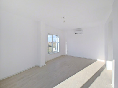 DISPONIBIL IMEDIAT, APARTAMENT SPATIOS, TIP PENTHOUSE