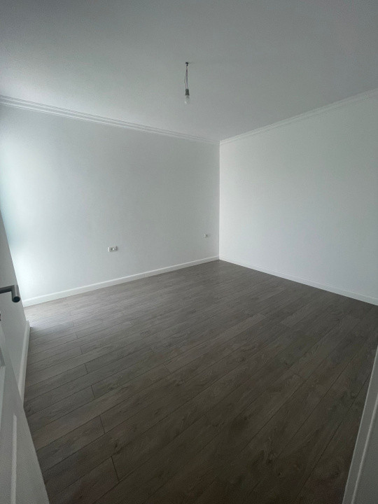 Duplex despartit prin camera tehnica 