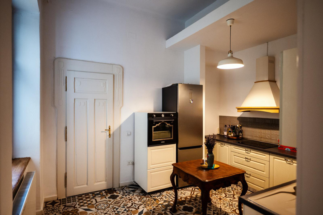 Apartament istoric conservat - ULTRACENTRAL - DIRECT PROPRIETAR