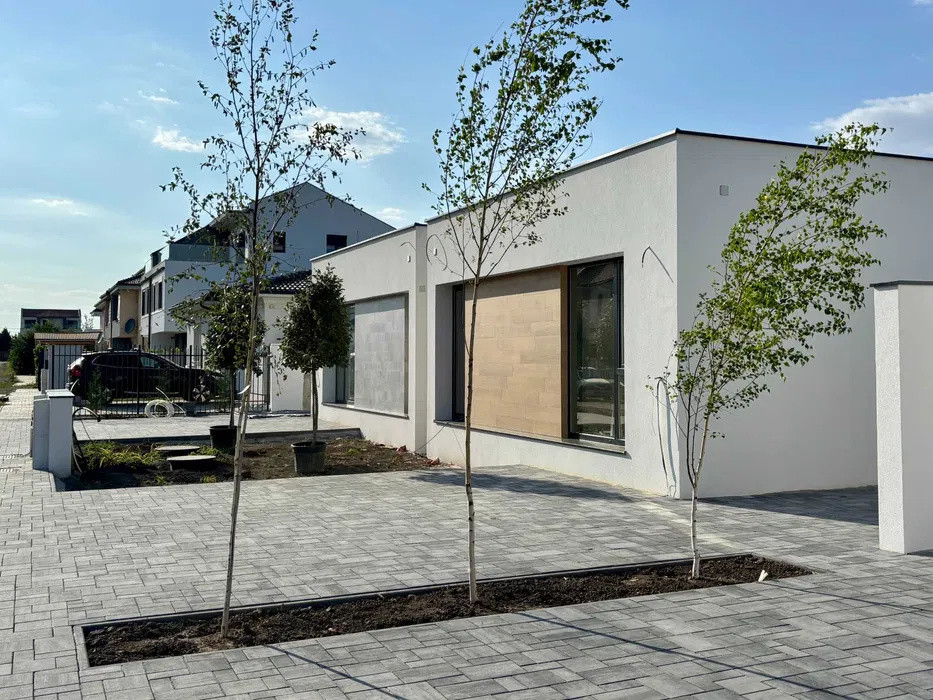 Duplex intabulat, cu 4 camere,gradina interioara, 435mp teren