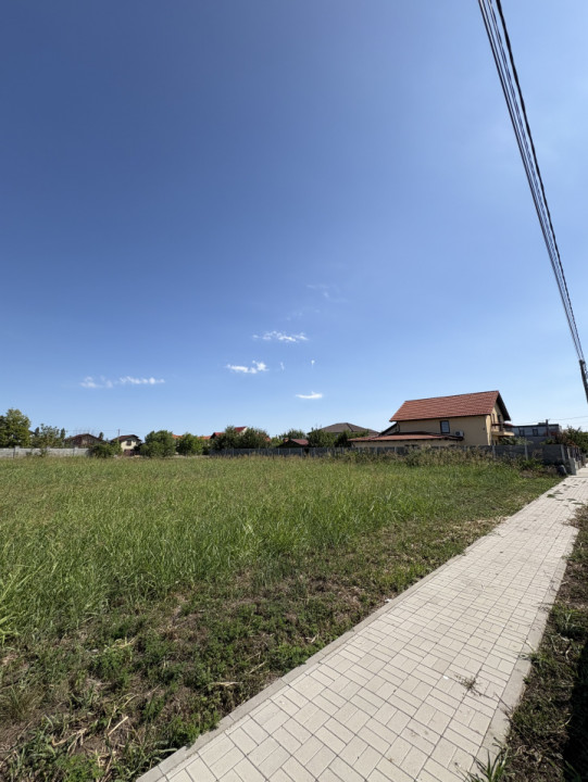Teren cu toate utilitatiile , strada asfaltata