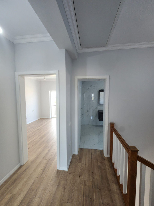 Mediteranean, 5 Camere, Mosnita