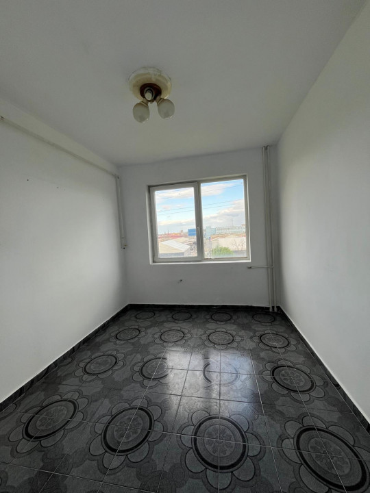 Apartament cu 2 camere in spate la Stadion, et 3
