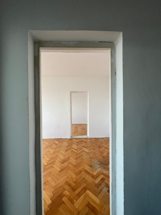 Apartament cu 2 camere in spate la Stadion, et 3