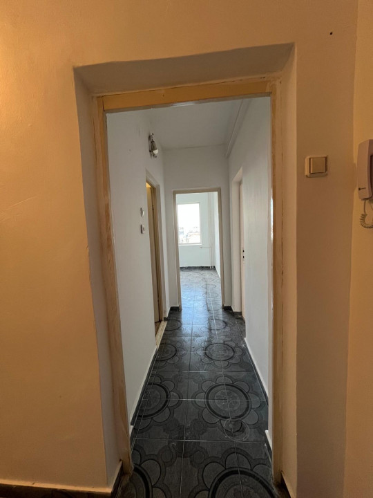 Apartament cu 2 camere in spate la Stadion, et 3