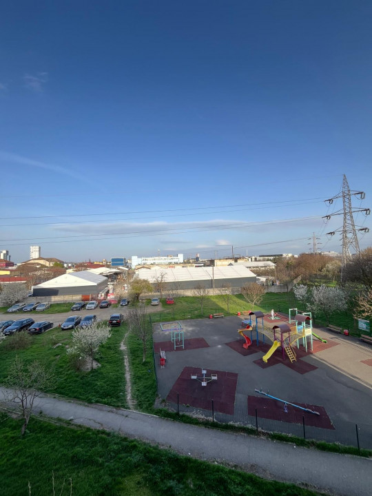 Apartament cu 2 camere in spate la Stadion, et 3