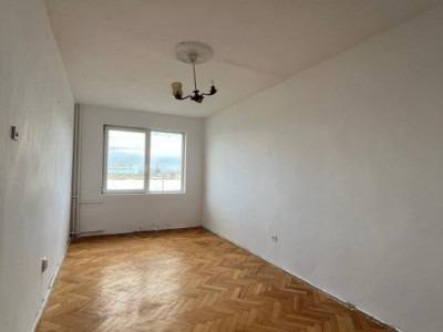 Apartament cu 2 camere in spate la Stadion, et 3
