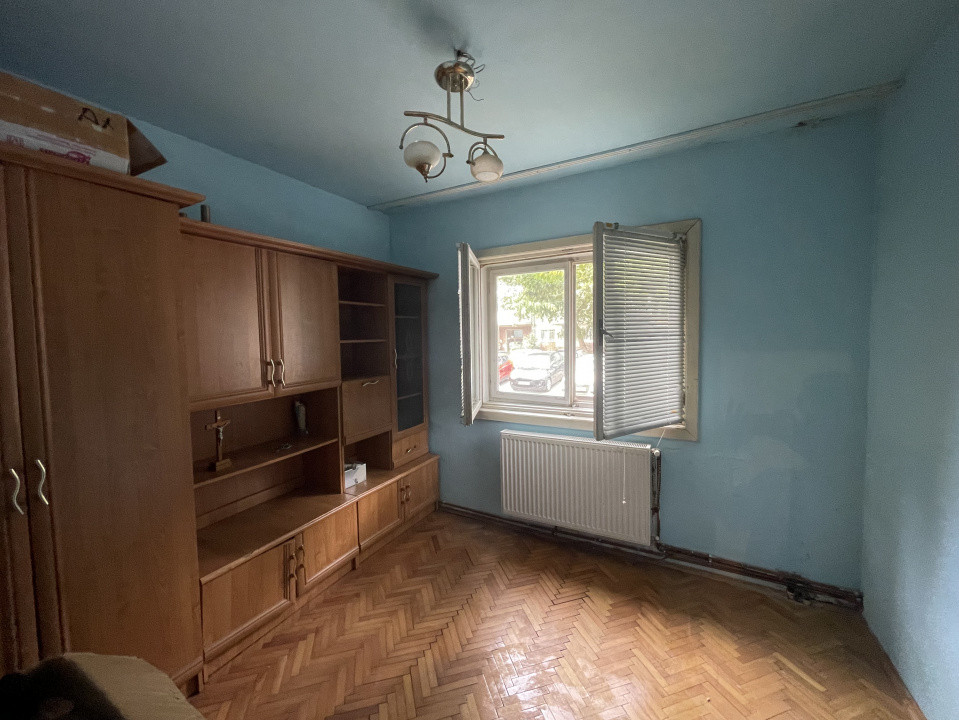 Apartament cu 3 camere si garaj, decomandat, parter
