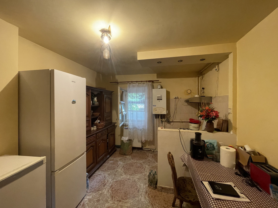 Apartament cu 3 camere si garaj, decomandat, parter