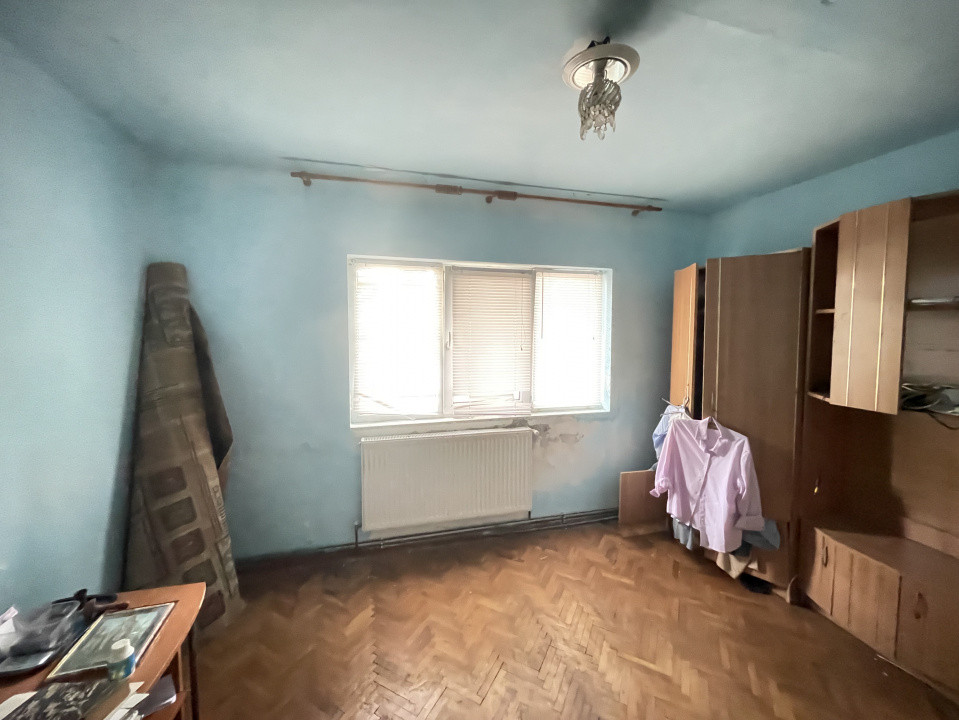 Apartament cu 3 camere si garaj, decomandat, parter
