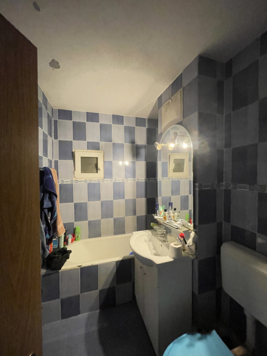 Apartament cu 3 camere si garaj, decomandat, parter