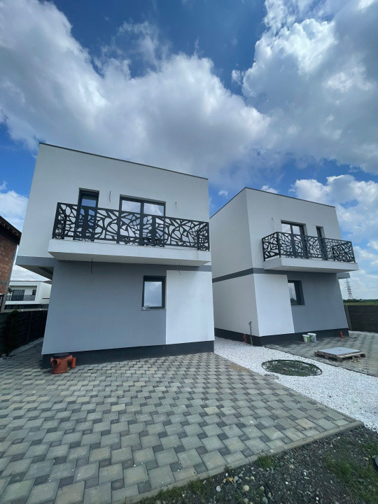 Jumatate de duplex finalizat, despartit prin camera tehnica