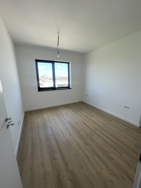 3 camere, Bucatarie separata, Bloc superb