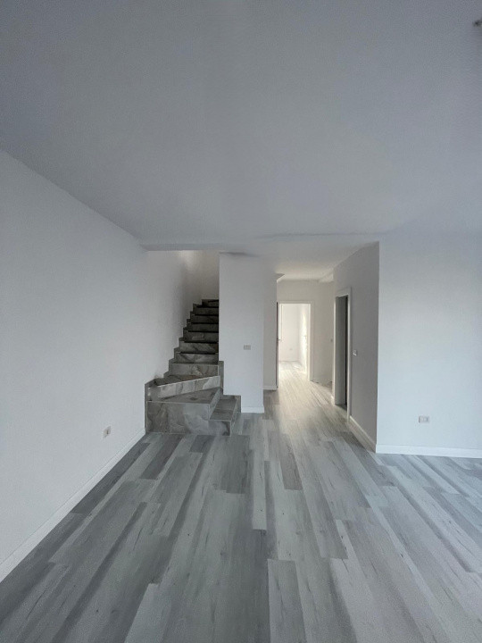 Jumatate de duplex, 4 camere in cartier nou Sacalaz 