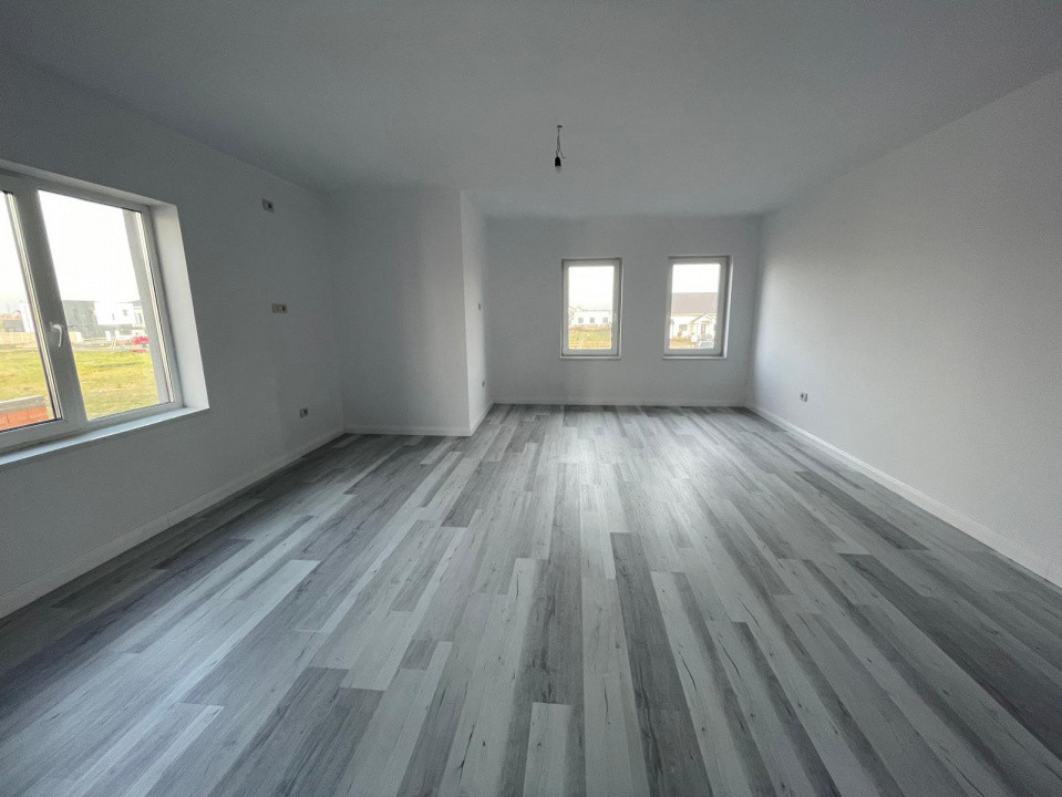 Jumatate de duplex, 4 camere in cartier nou Sacalaz 