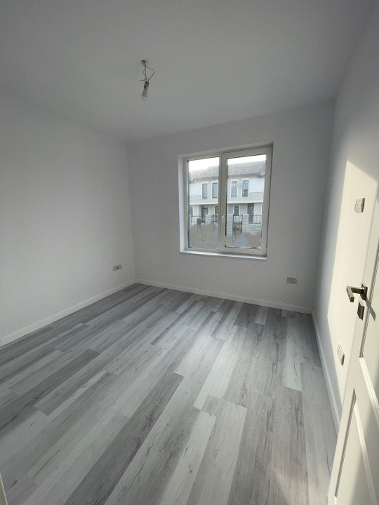 Jumatate de duplex, 4 camere in cartier nou Sacalaz 