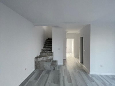 Jumatate de duplex, 4 camere in cartier nou Sacalaz 