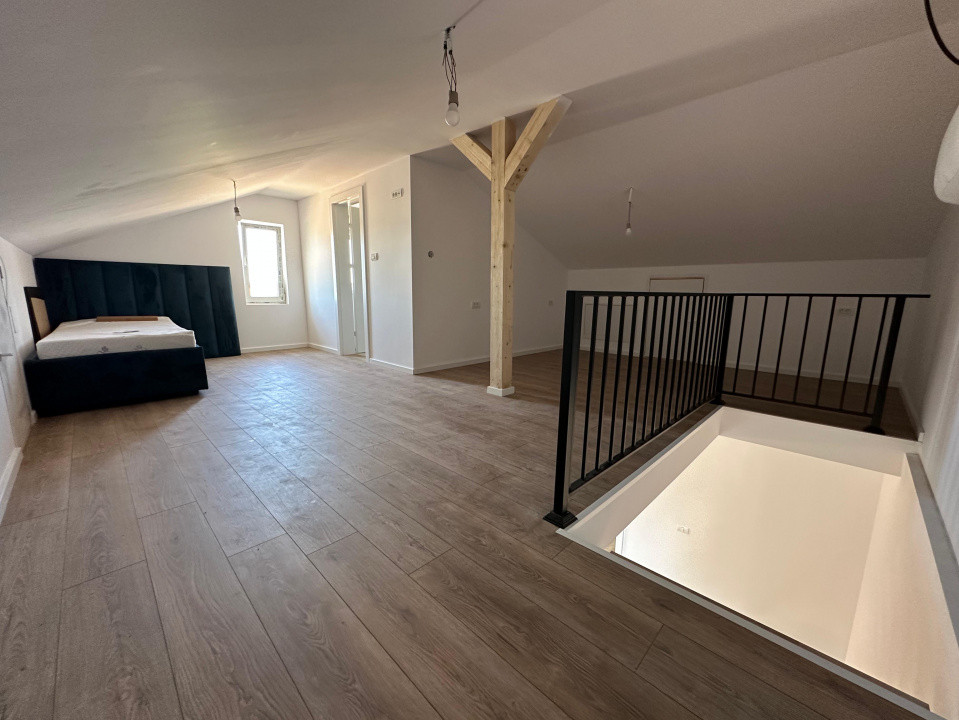 Duplex Despartit, 3 Camere, Pod Mansardabil
