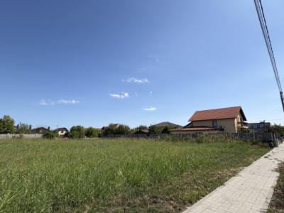 Teren cu toate utilitatiile , strada asfaltata