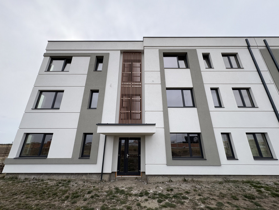 Apartament 4 Camere, Zona Metro 2