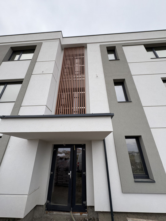 Apartament 4 Camere, Zona Metro 2