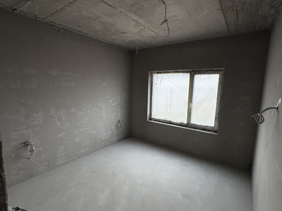 Apartament 4 Camere, Zona Metro 2