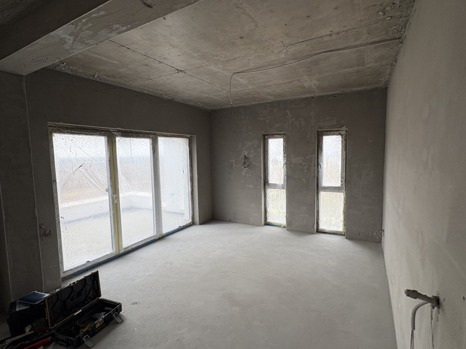 Apartament 4 Camere, Zona Metro 2