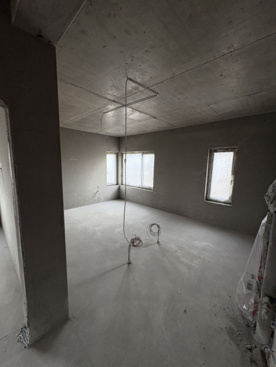 Apartament 3 Camere, Zona Metro 2