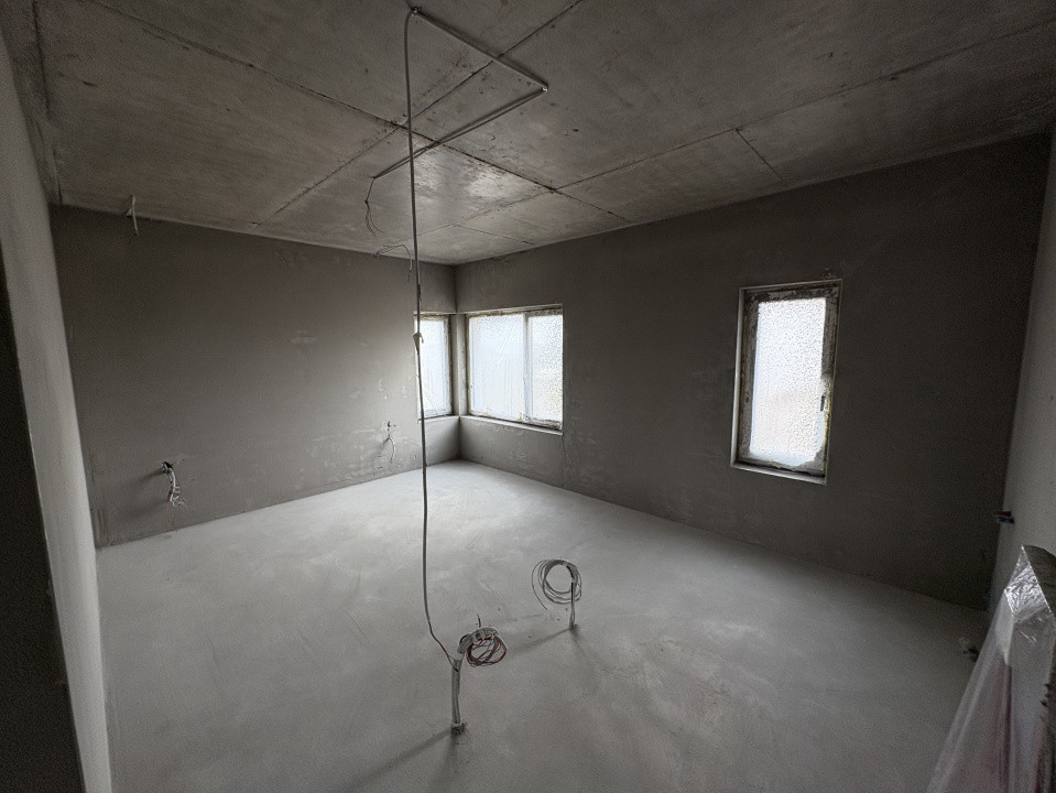 Apartament 3 Camere, Zona Metro 2