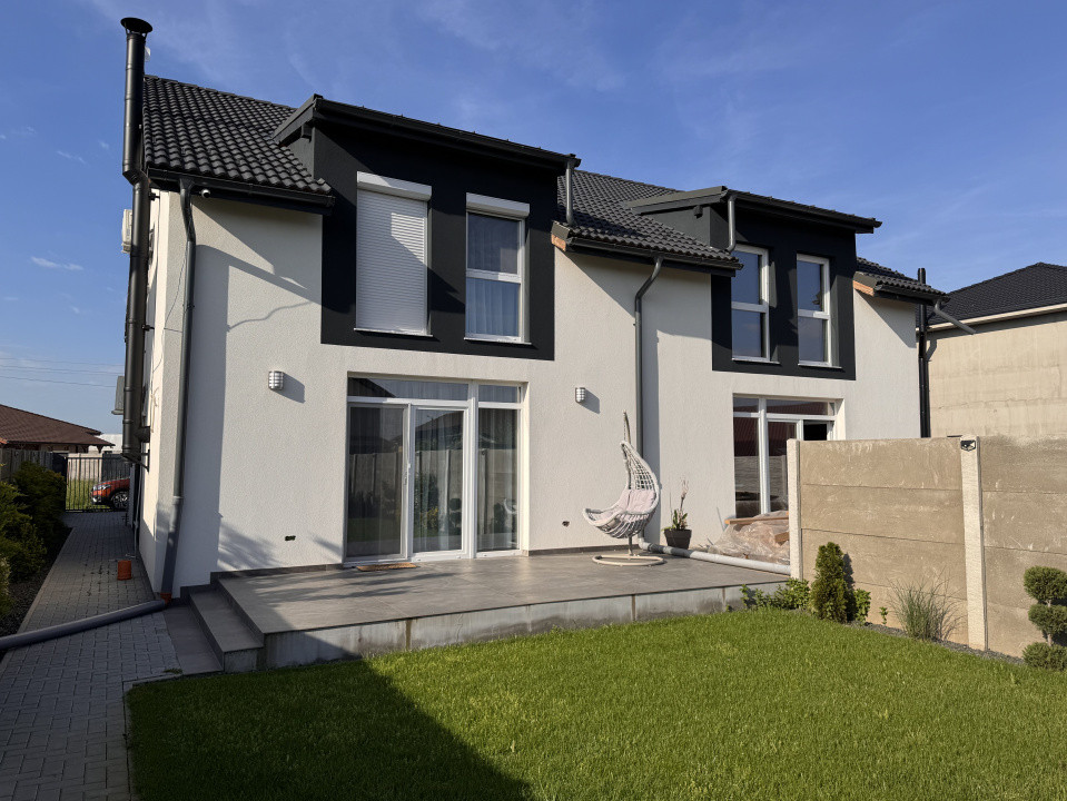 DUPLEX SPATIOS, 4 CAMERE, IZOLAT FONIC,ZONA LINISTITA