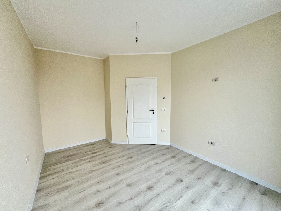 Comision 0%, 4 Camere, Front Stradal Generos