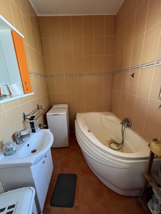 LOC DE PARCARE INCLUS, GIROCULUI, CURTE PRIVATA