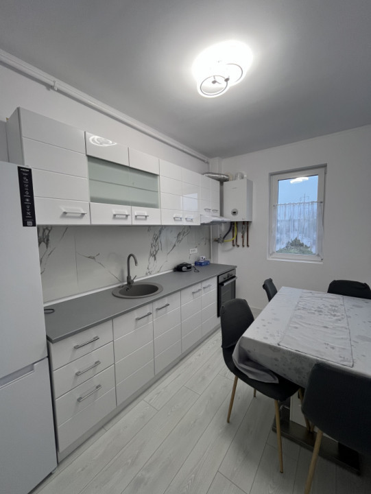 DECOMANDAT, BUCATARIE INCHISA, PRIMA INCHIRIERE