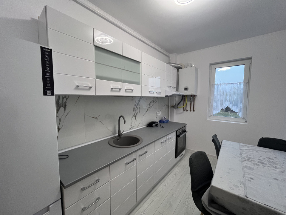 DECOMANDAT, BUCATARIE INCHISA, PRIMA INCHIRIERE