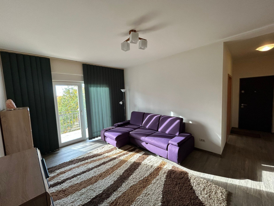 Apartament cu 2 camere, decomandat, impecabil,la etaj  intermediar