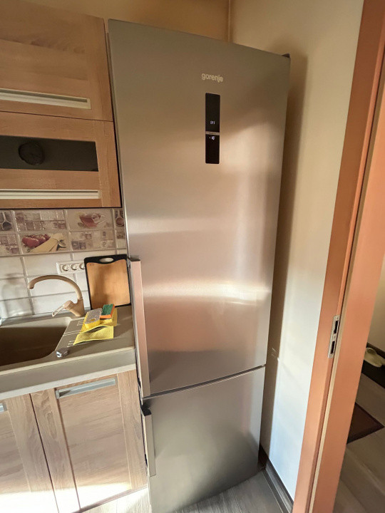 Apartament cu 2 camere, decomandat, impecabil,la etaj  intermediar