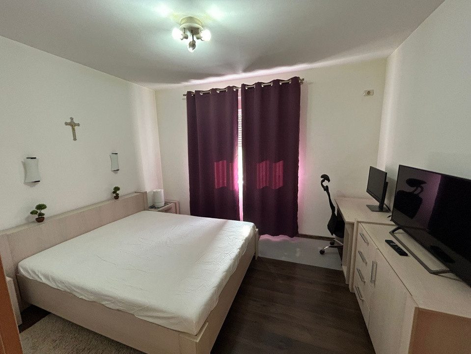 Apartament cu 2 camere, decomandat, impecabil,la etaj  intermediar