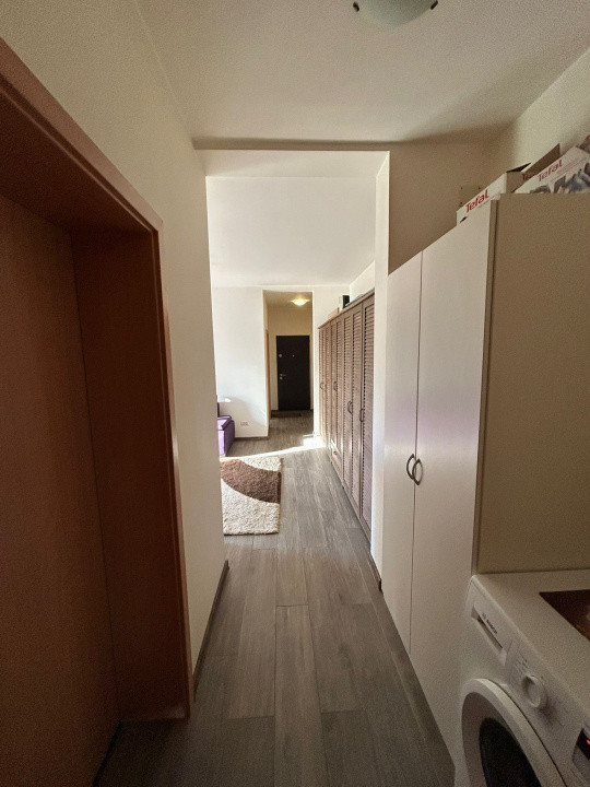Apartament cu 2 camere, decomandat, impecabil,la etaj  intermediar