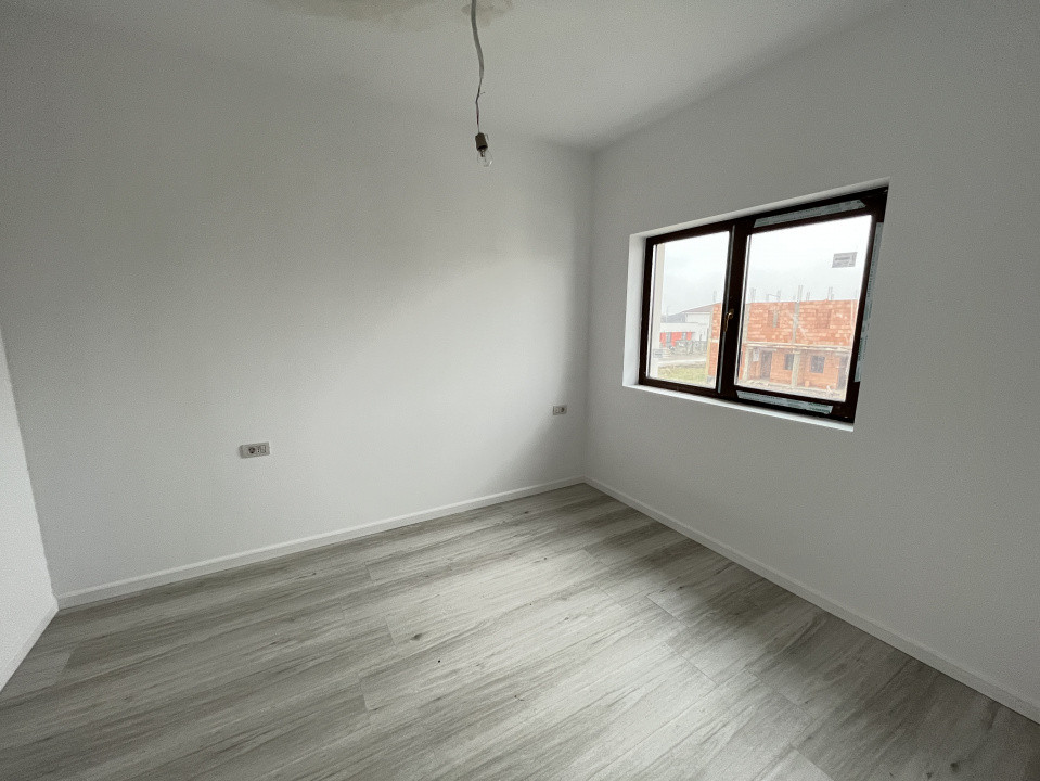 Pozitie Excelenta, 4 Camere, Zid Despartitor Dublu