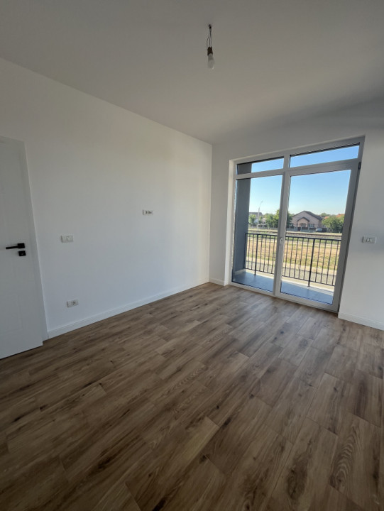 PROPRIETAR, DECOMANDAT, 2 BALCOANE