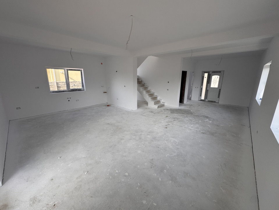 CASA INDIVUALA, 500MP TEREN, SUPRAFATA GENEROASA