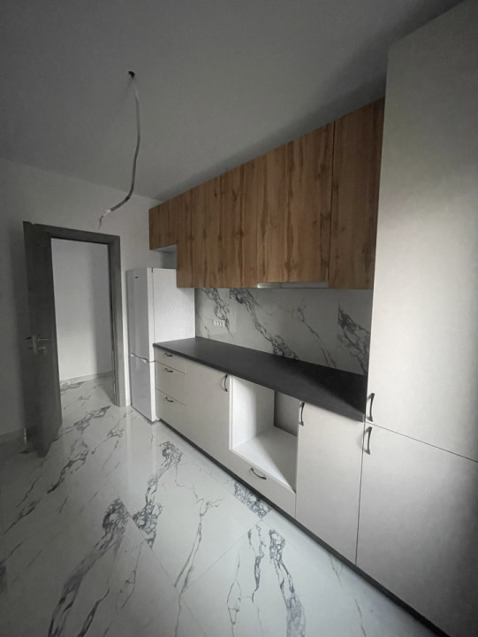 Apartament la parter in bloc nou //  2 camere decomandat.