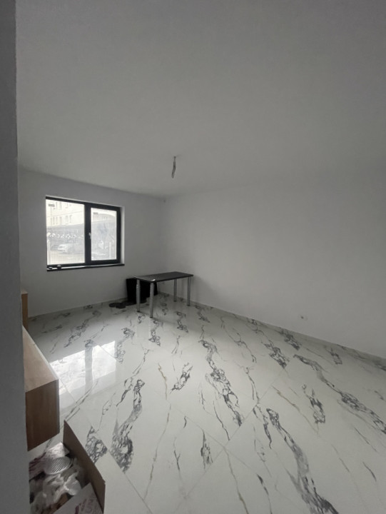 Apartament la parter in bloc nou //  2 camere decomandat.