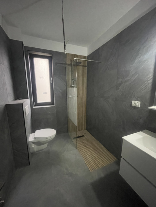 Apartament la parter in bloc nou //  2 camere decomandat.