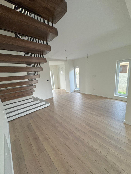 ASFALT, 4 CAMERE, FINALIZATA