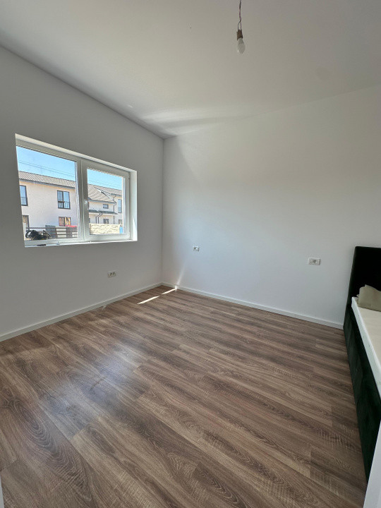 Duplex Despartit, 3 Camere, Pod Mansardabil