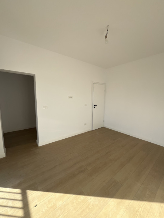 PROPRIETAR, DECOMANDAT, 2 BALCOANE